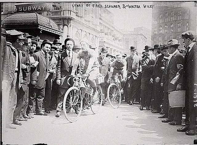 Start of Fred J. Scherer & Walter Wiley,New York City,bicycle race,May 3,1913